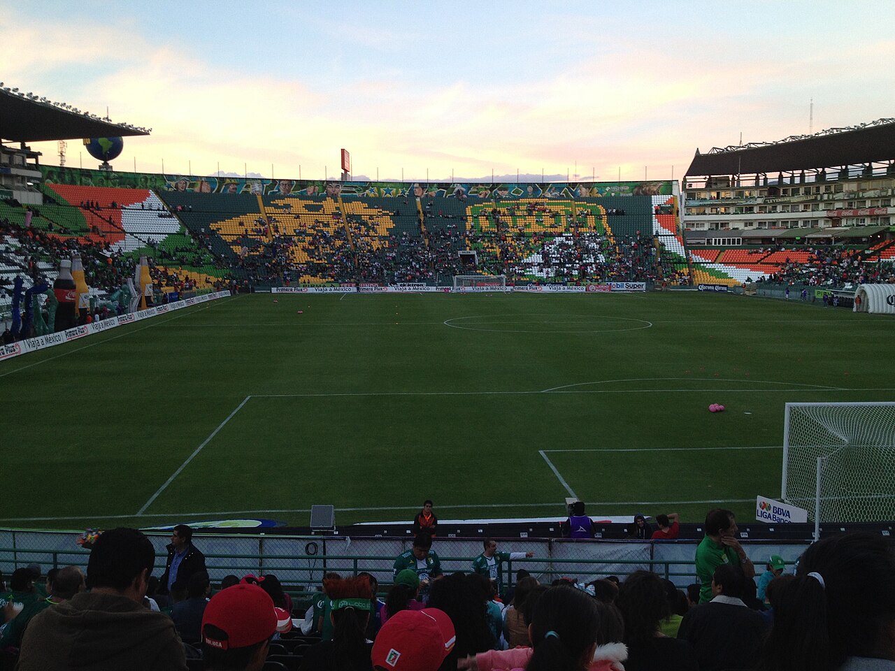 Vista de las gradas y la cancha del Estadio León