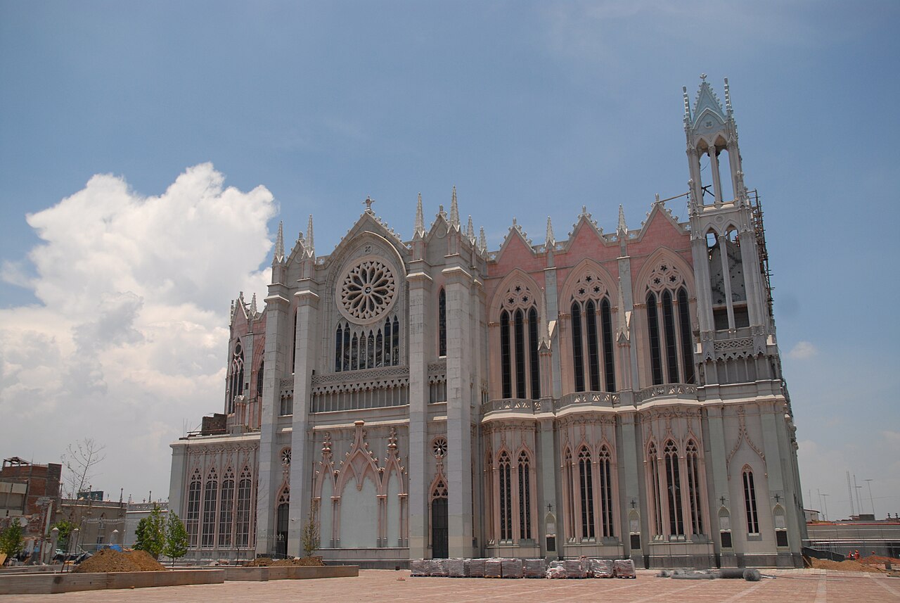 Fachada neogótica del Templo Expiatorio del Sagrado Corazón de Jesús en León